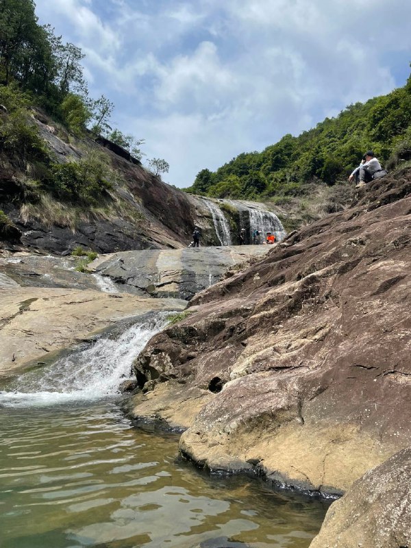 周末爬山之泉州安溪英溪峡谷，跋山涉水、攀壁爬树、埋锅造饭……这也是我第一次喝紧急备用水，爬山标配是一瓶脉动+备用水，之前几次回程时脉动都没喝完，这次下山后就喝完了