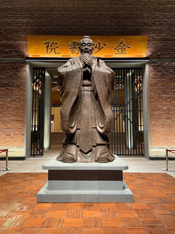 之前散步的时候经常路过这地儿，有围挡遮着不知道是什么建筑