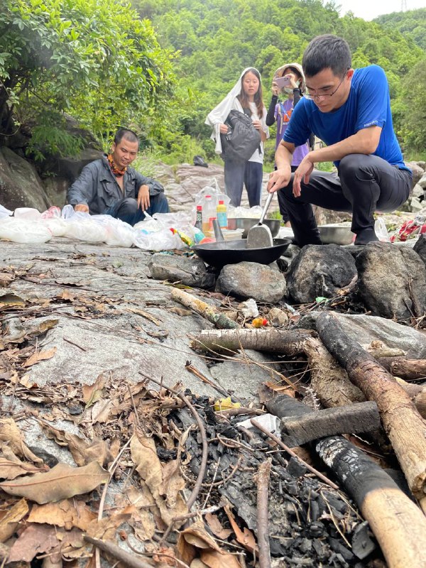 周末爬山之泉州安溪英溪峡谷，跋山涉水、攀壁爬树、埋锅造饭……这也是我第一次喝紧急备用水，爬山标配是一瓶脉动+备用水，之前几次回程时脉动都没喝完，这次下山后就喝完了