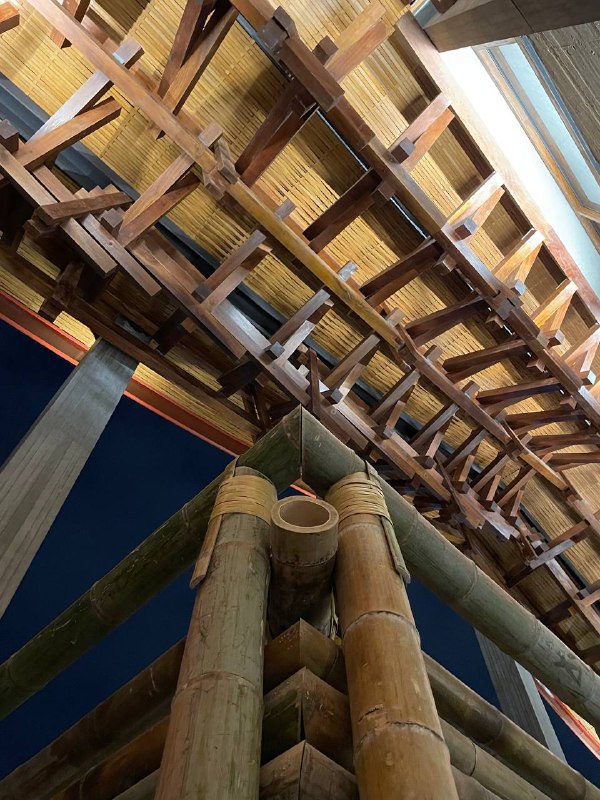 之前散步的时候经常路过这地儿，有围挡遮着不知道是什么建筑