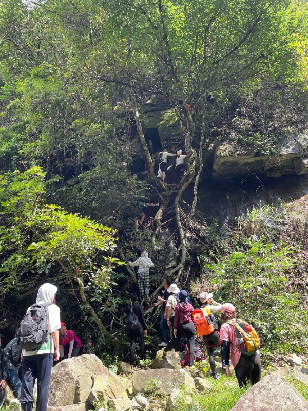 周末爬山之泉州安溪英溪峡谷，跋山涉水、攀壁爬树、埋锅造饭……这也是我第一次喝紧急备用水，爬山标配是一瓶脉动+备用水，之前几次回程时脉动都没喝完，这次下山后就喝完了