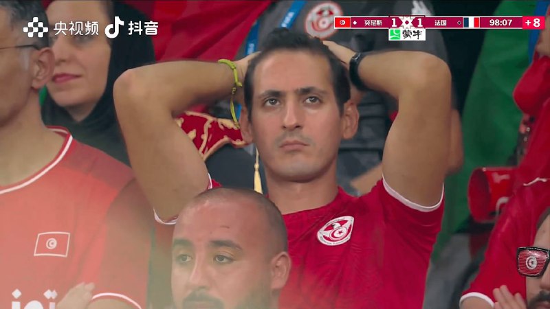 世界杯开赛前，网上流传着一个段子，大意是说央视转播世界杯时要注意影响，比如不能让大家看到几万人没戴口罩在那里聚集欢呼，不然会让大家对我国的防疫措施产生不良影响