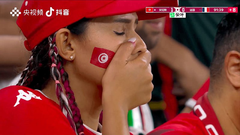 世界杯开赛前，网上流传着一个段子，大意是说央视转播世界杯时要注意影响，比如不能让大家看到几万人没戴口罩在那里聚集欢呼，不然会让大家对我国的防疫措施产生不良影响