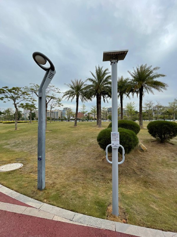 在厦门的公园里发现一根太阳能心率柱，测了一下，还挺准的……在厦门的公园里发现一根太阳能心率柱，测了一下，还挺准的……