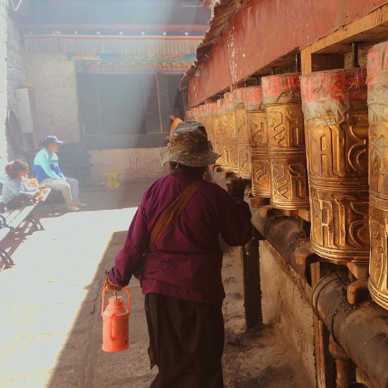 Lhasa (ལྷ་ས་／拉萨), China, 2015Lhasa (ལྷ་ས་／拉萨), China, 2015