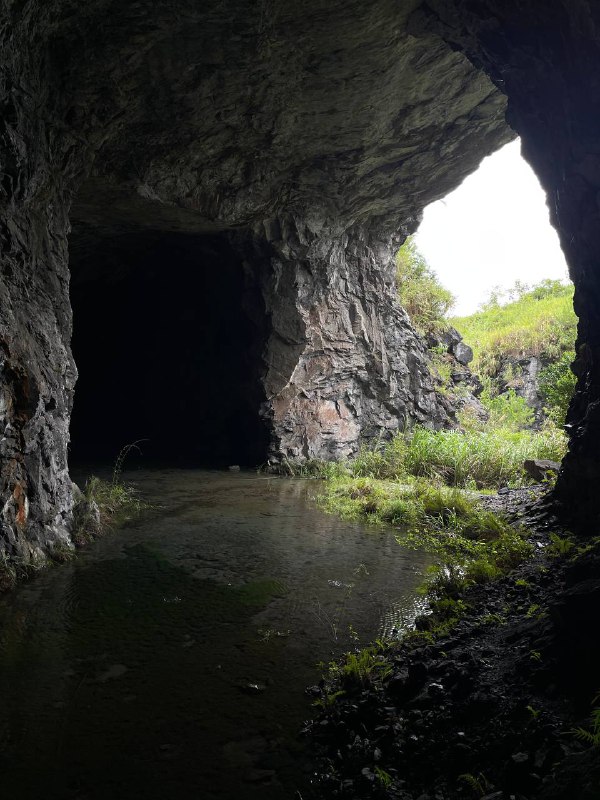 在厦门探索过很多防空洞，下午在龙岩走的这条野线附近也有不少废弃矿洞