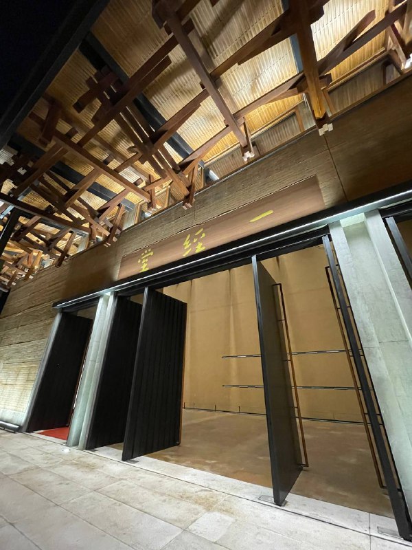 之前散步的时候经常路过这地儿，有围挡遮着不知道是什么建筑