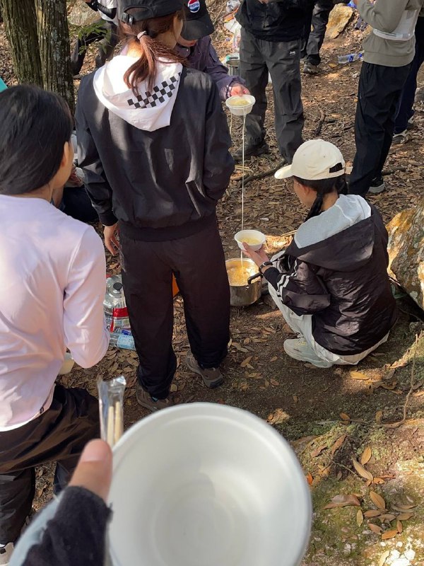 #徒步 #爬山 #Hiking⛰️ 龙门尖笔山 & 狮头山🗓️ 日期：20251206🧗 人数：11 人🛣️ 路线：尖笔山狮头山环线（10km，爬升 1000m）⏳ 用时：7h 25min📍 福建·龙岩·新罗区·龙门镇·洋畲村🏔 该山为紫金五峰之一，是龙岩八景「紫金晴雪」之所在